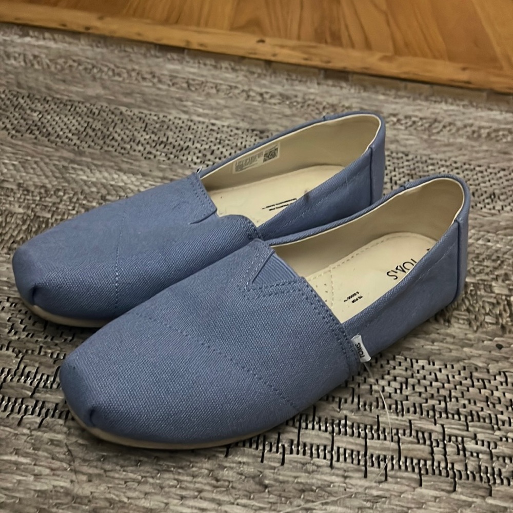Toms size 7
